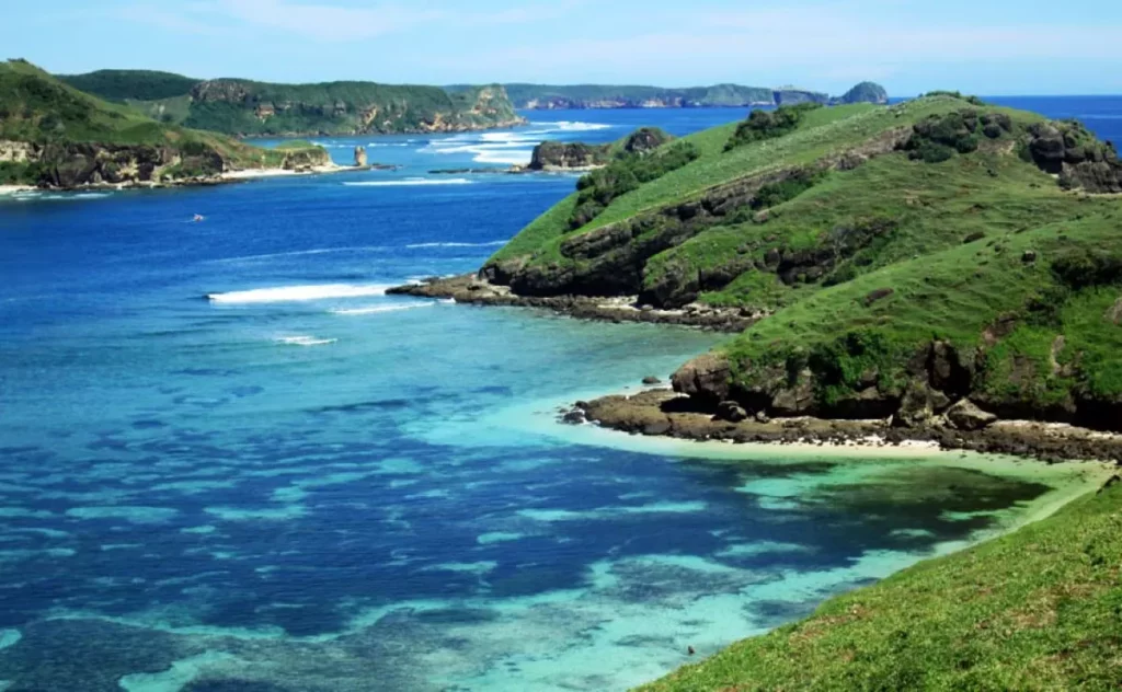 Sudut Foto Terbaik dari Atas Bukit Merese: Pengalaman Pribadi Menyusuri Keindahan Lombok dari Ketinggian